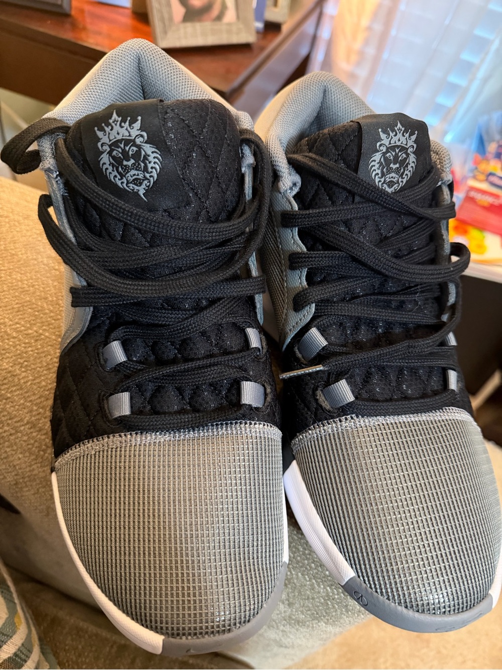 Nike LeBron Witness 8